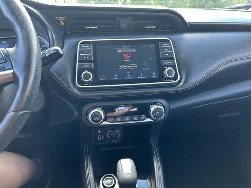 Used 2019 Nissan Kicks SR image 8