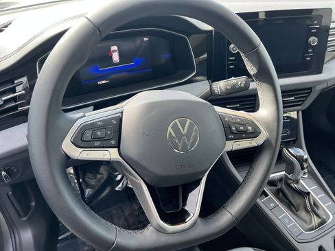 Used 2025 Volkswagen Jetta SE image 28