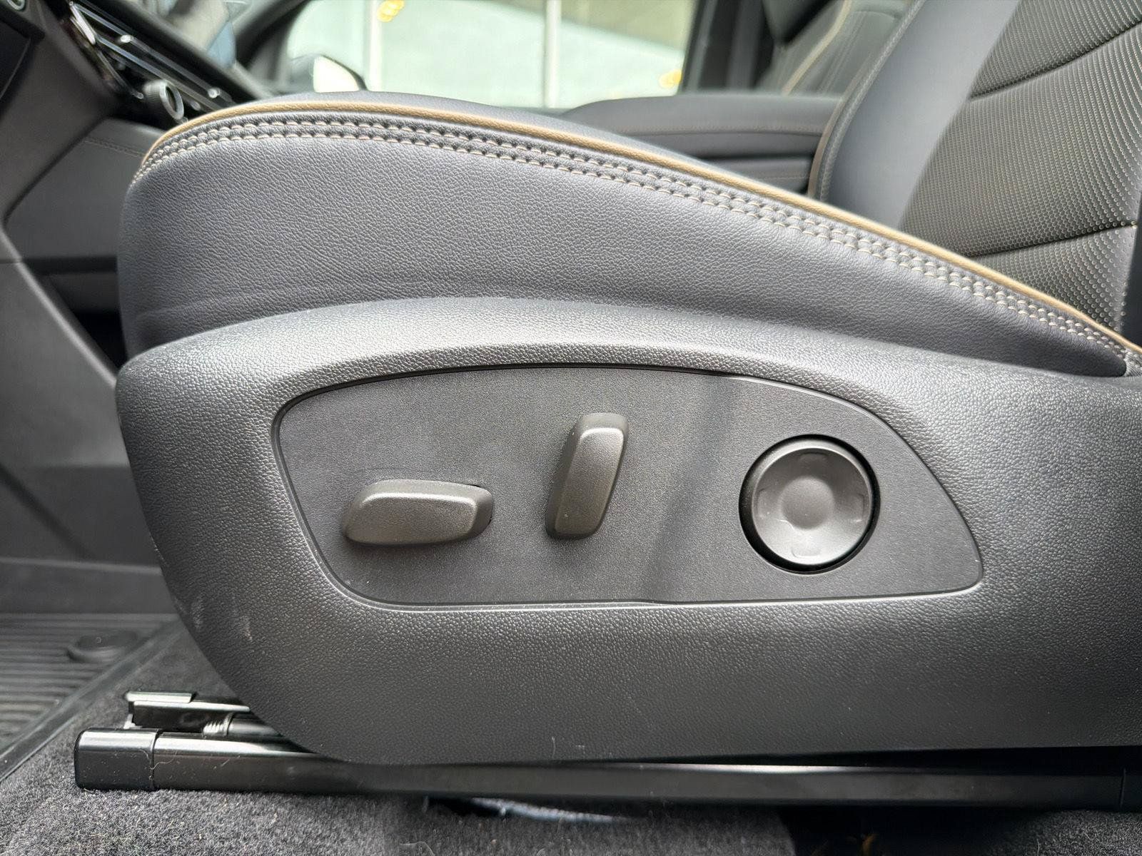 Used 2026 Chevrolet Traverse High Country w/ LPO, Floor Liner Package AWD/4WD image 17
