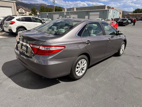 Used 2016 Toyota Camry LE FWD image 3
