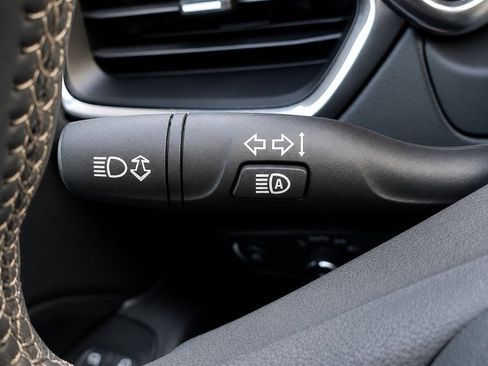 Used 2018 Chevrolet Equinox Premier FWD image 25