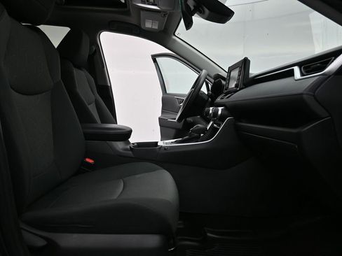 Used 2022 Toyota RAV4 XLE w/ Convenience Package AWD/4WD image 18