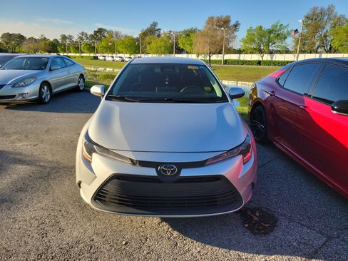 Used 2023 Toyota Corolla LE image 2