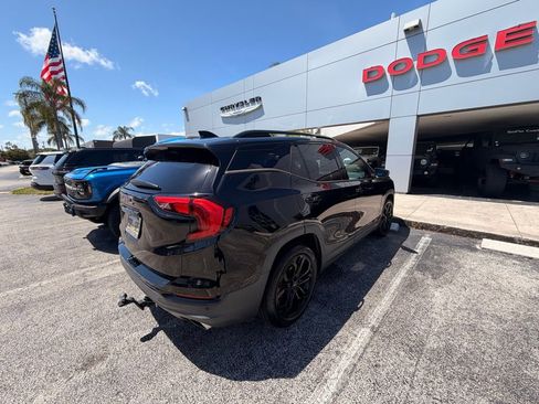 Used 2019 GMC Terrain SLT w/ Preferred Package image 2