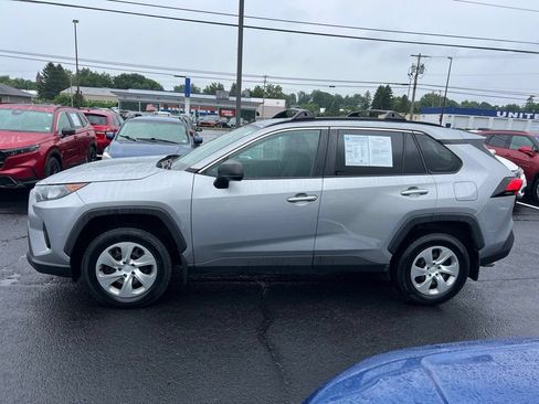Used 2021 Toyota RAV4 LE AWD/4WD image 2