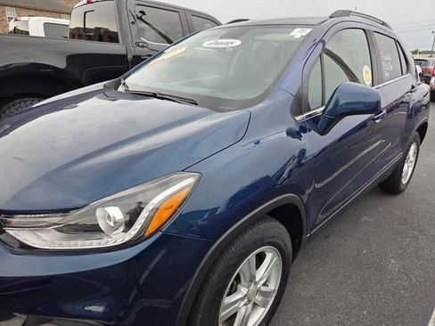 Used 2020 Chevrolet Trax LT w/ LT Convenience Package FWD image 4