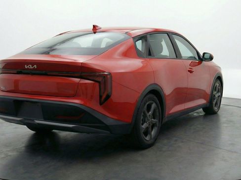 Used 2025 Kia K4 LXS image 9