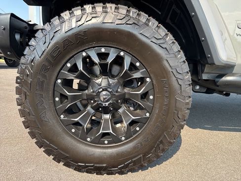 Used 2018 Jeep Wrangler Unlimited Sahara w/ Quick Order Package 24M Moab AWD/4WD image 15