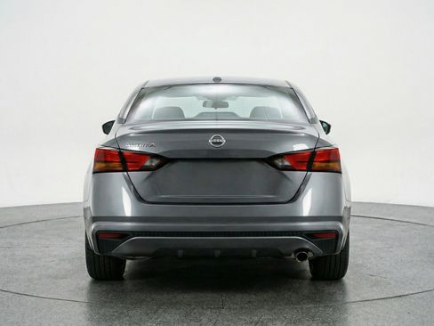 Used 2025 Nissan Altima 2.5 SV FWD image 7