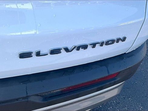 Used 2025 GMC Acadia Elevation FWD image 8