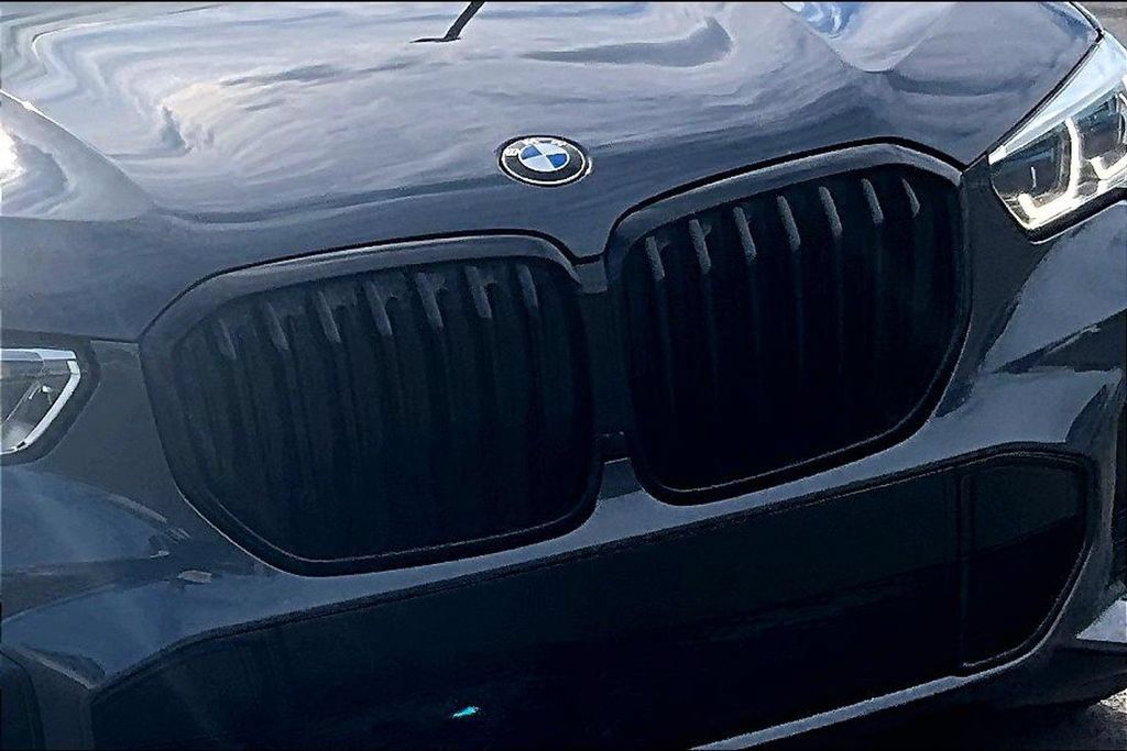 Used 2022 BMW X5 xDrive40i w/ M Sport Package AWD/4WD image 28