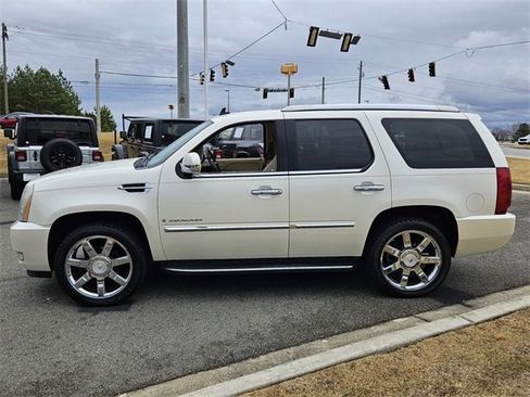Used 2007 Cadillac Escalade AWD w/ Information Package image 4