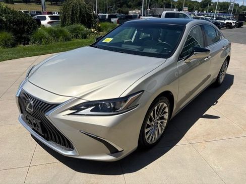 Used 2020 Lexus ES 350 w/ Luxury Package FWD image 3
