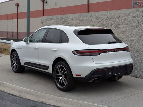 Certified 2025 Porsche Macan AWD/4WD image 3