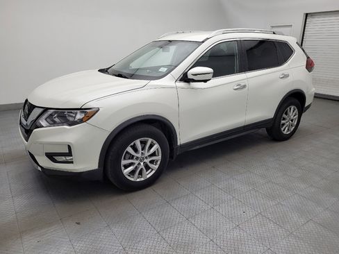 Used 2018 Nissan Rogue SV w/ Premium Package image 2