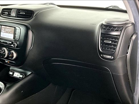 Used 2019 Kia Soul image 16