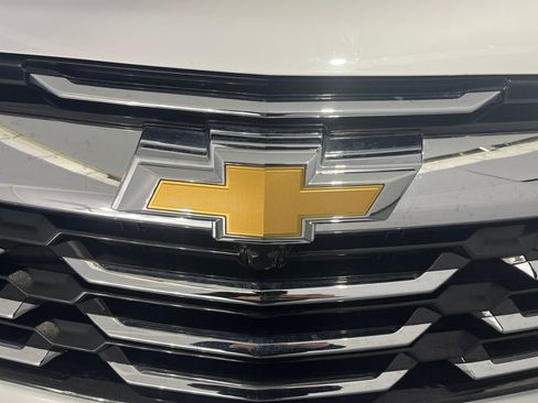 Used 2025 Chevrolet Equinox LT w/ Convenience Package II image 36