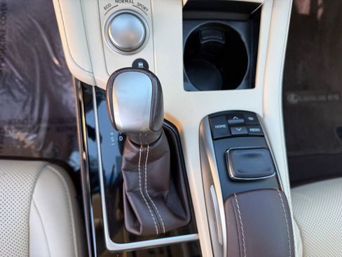 Used 2018 Lexus ES 350 w/ Navigation System Package image 20