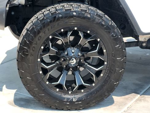 Used 2023 Jeep Gladiator Overland w/ Popular Equipment Package AWD/4WD image 9