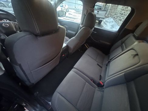 Used 2022 Nissan Frontier SV image 16