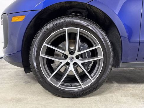 Certified 2025 Porsche Macan image 13
