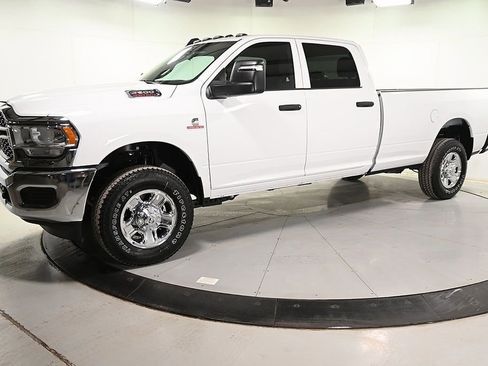 New 2024 RAM 2500 Tradesman w/ Chrome Appearance Group AWD/4WD image 5