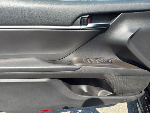 Used 2023 Toyota Camry SE image 10