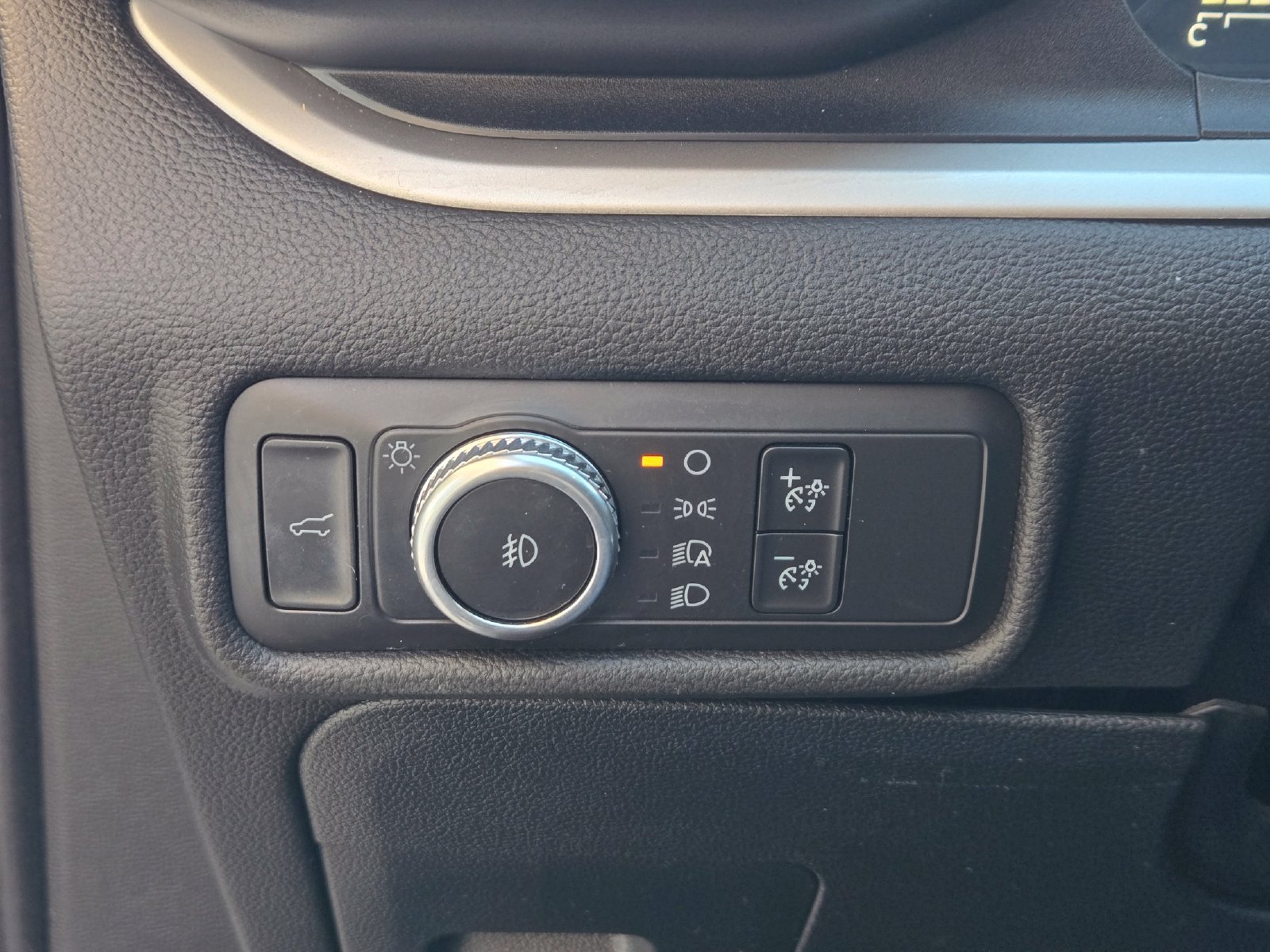 Used 2020 Ford Explorer XLT w/ Equipment Group 202A RWD image 22