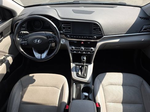 Used 2019 Hyundai Elantra Limited image 13