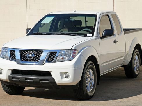 Used 2017 Nissan Frontier SV w/ SV Value Truck Package AWD/4WD image 36