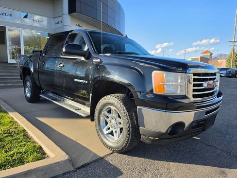 Used 2009 GMC Sierra 1500 SLT w/ All-Terrain Package AWD/4WD image 3