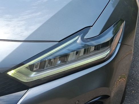 Used 2019 Nissan Maxima SR w/ Premium Package FWD image 9