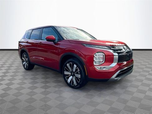 New 2025 Mitsubishi Outlander SE image 3