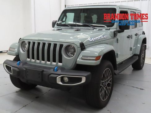 Used 2023 Jeep Wrangler Unlimited Sahara w/ Cold Weather Group AWD/4WD image 7