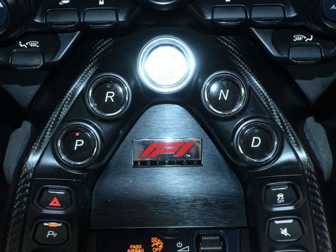 Used 2023 Aston Martin V8 Vantage Coupe RWD image 32