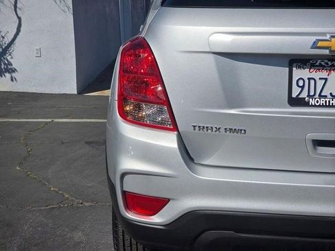Certified 2022 Chevrolet Trax LS w/ Tint and Cruise Package image 9