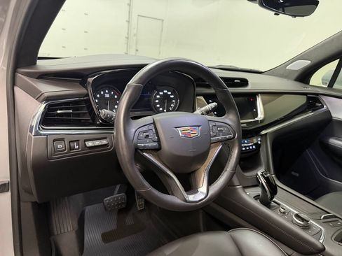 Used 2020 Cadillac XT6 Premium Luxury w/ Platinum Package AWD/4WD image 4