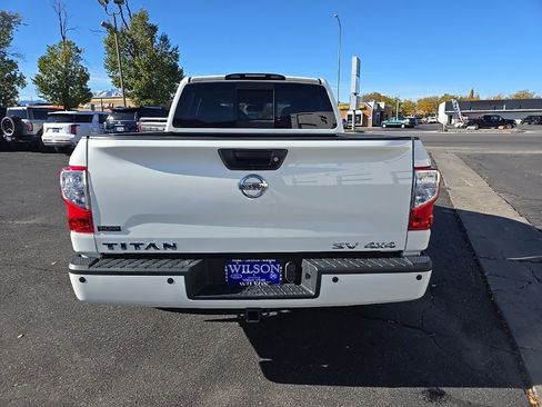 Used 2019 Nissan Titan SV w/ SV Convenience Package image 6