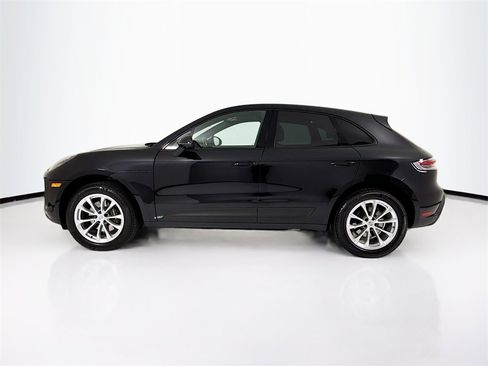 Used 2025 Porsche Macan image 2