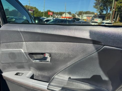 Used 2013 Toyota Venza Limited image 29