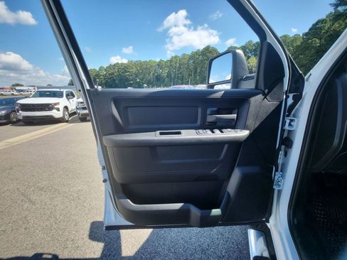 Used 2024 RAM 3500 Tradesman w/ Chrome Appearance Group image 26