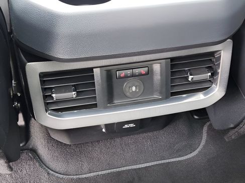 Used 2025 Ford F250 Platinum AWD/4WD image 32