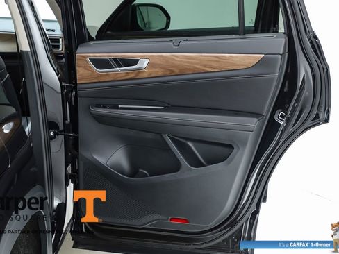 Used 2024 Volkswagen Atlas SE AWD/4WD image 70