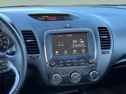 Used 2017 Kia Forte S w/ S Technology Package image 9