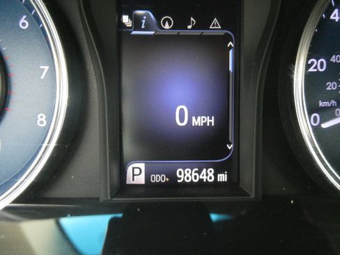 Used 2017 Toyota Camry XLE w/ Moonroof Package FWD image 15