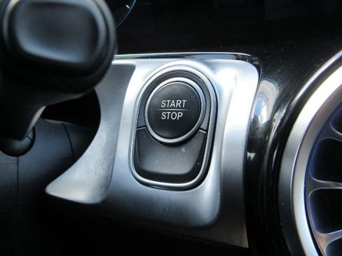 Used 2022 Mercedes-Benz EQB 300 4MATIC w/ Exclusive Package image 38