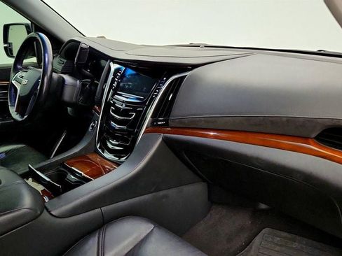 Used 2020 Cadillac Escalade Luxury AWD/4WD image 26