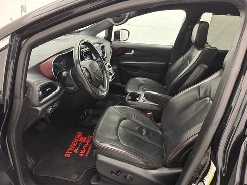 Used 2020 Chrysler Pacifica Limited FWD image 19