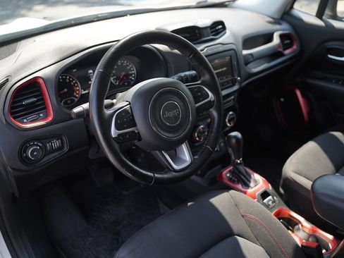 Used 2017 Jeep Renegade Trailhawk AWD/4WD image 9