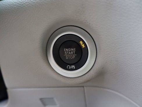 Used 2018 Chrysler Pacifica Touring-L Plus FWD image 17
